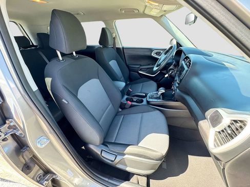 Used 2025 Kia Soul LX w/ LX Technology Package image 25