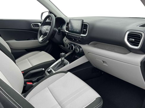 New 2025 Hyundai Venue SEL image 15