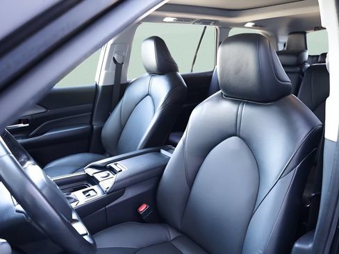Certified 2024 Toyota Grand Highlander FWD image 19