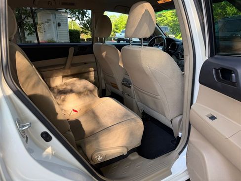 Used 2013 Toyota Highlander FWD image 14
