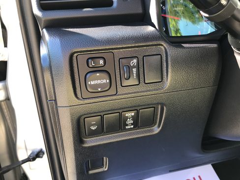 Used 2018 Toyota 4Runner SR5 AWD/4WD image 13