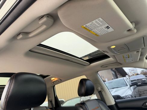 Used 2020 Nissan Pathfinder SL image 20