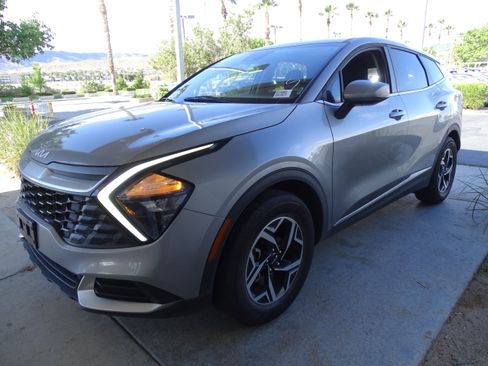 Used 2023 Kia Sportage LX FWD image 1