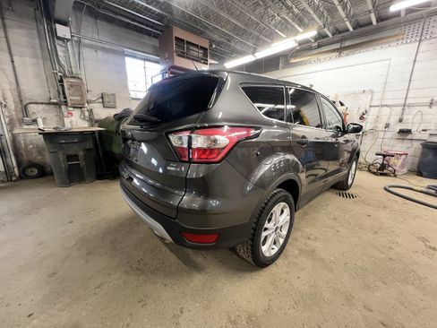 Used 2017 Ford Escape SE AWD/4WD image 6