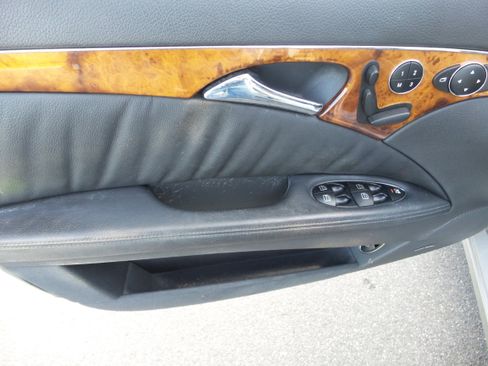 Used 2004 Mercedes-Benz E 500 4MATIC Sedan image 55