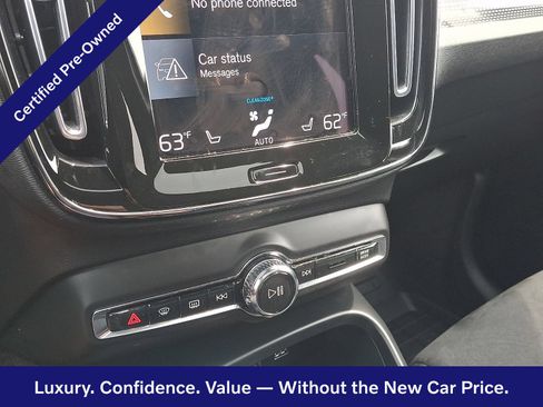 Certified 2022 Volvo XC40 T5 R-Design w/ Advanced Package AWD/4WD image 17