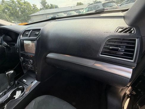 Used 2019 Ford Explorer XLT w/ Equipment Group 202A FWD image 14