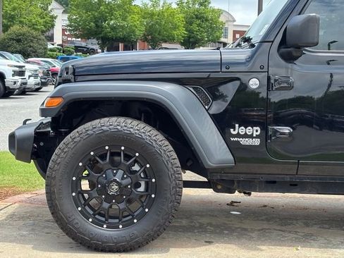 Used 2018 Jeep Wrangler Unlimited Sport AWD/4WD image 12