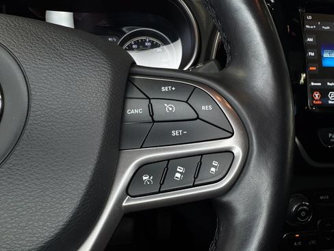 Used 2021 Jeep Cherokee Limited AWD/4WD image 17