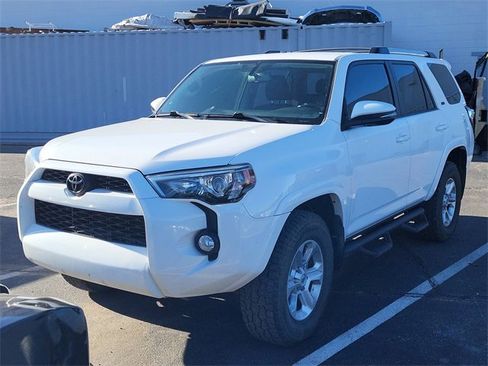 Used 2019 Toyota 4Runner SR5 Premium image 3