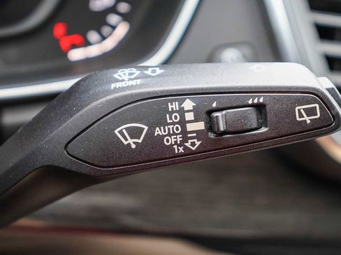 Used 2020 Audi Q5 e Premium Plus w/ Premium Plus Package image 34