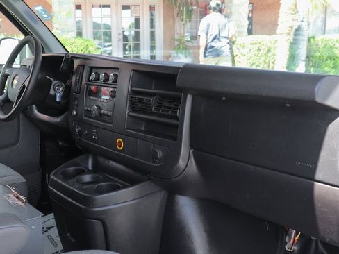 Used 2014 Chevrolet Express 2500 image 32