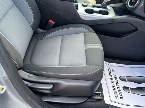 Used 2025 Chevrolet Blazer LT FWD image 28