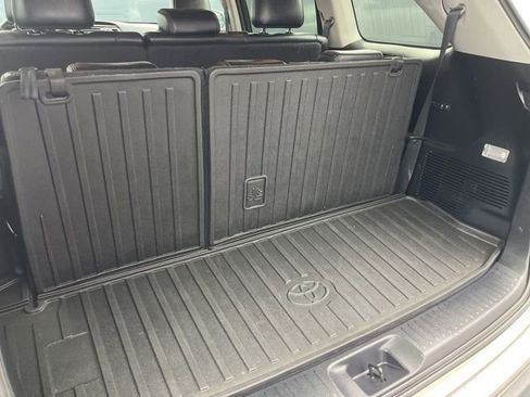 Used 2017 Toyota Highlander XLE image 21