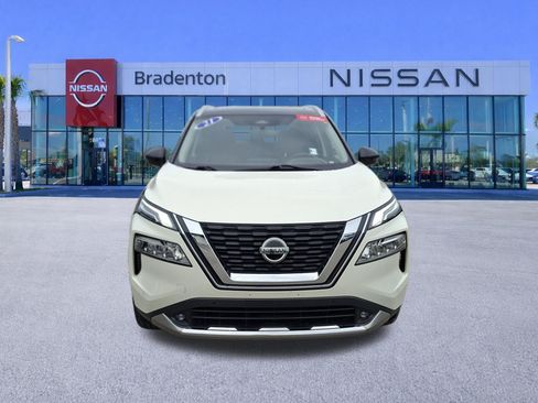 Used 2021 Nissan Rogue Platinum AWD/4WD image 2