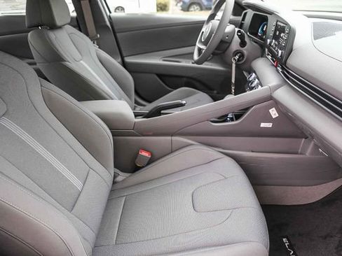 New 2026 Hyundai Elantra SE FWD image 19