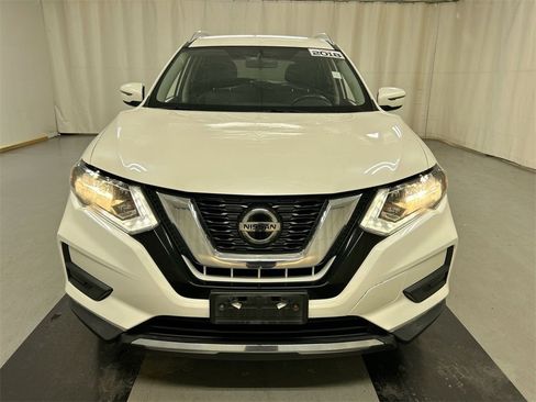 Used 2018 Nissan Rogue SV image 3
