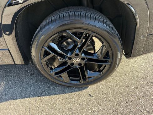 Certified 2025 Volkswagen Tiguan SE R-Line image 25