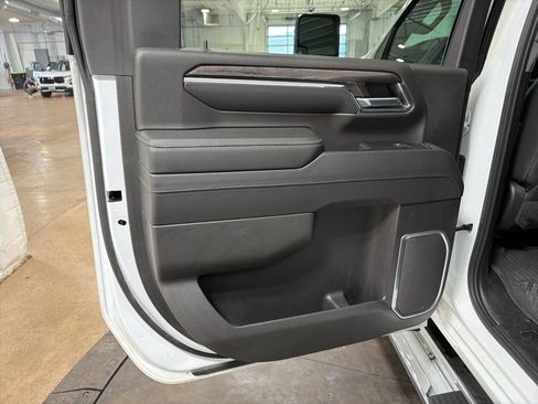 Used 2024 Chevrolet Silverado 3500 LTZ w/ LTZ Convenience Package AWD/4WD image 18