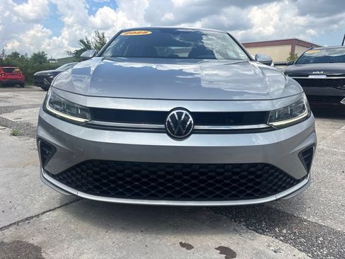 Used 2025 Volkswagen Jetta SE FWD image 8