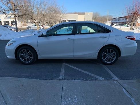 Used 2016 Toyota Camry SE image 6