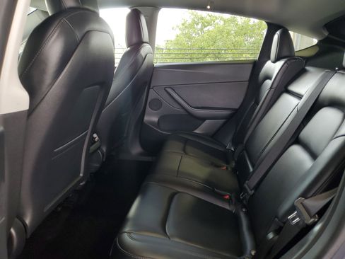 Used 2021 Tesla Model Y Long Range image 8