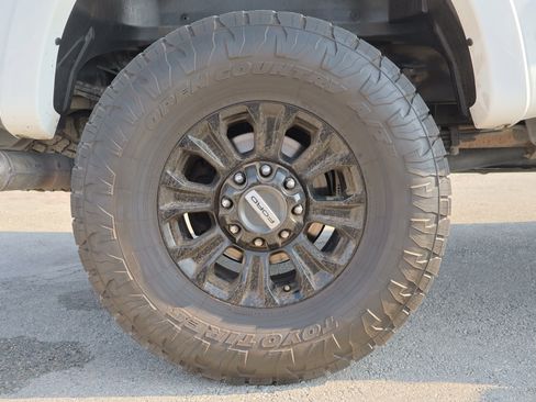 Certified 2022 Ford F250 Lariat w/ Tremor Off-Road Package image 11