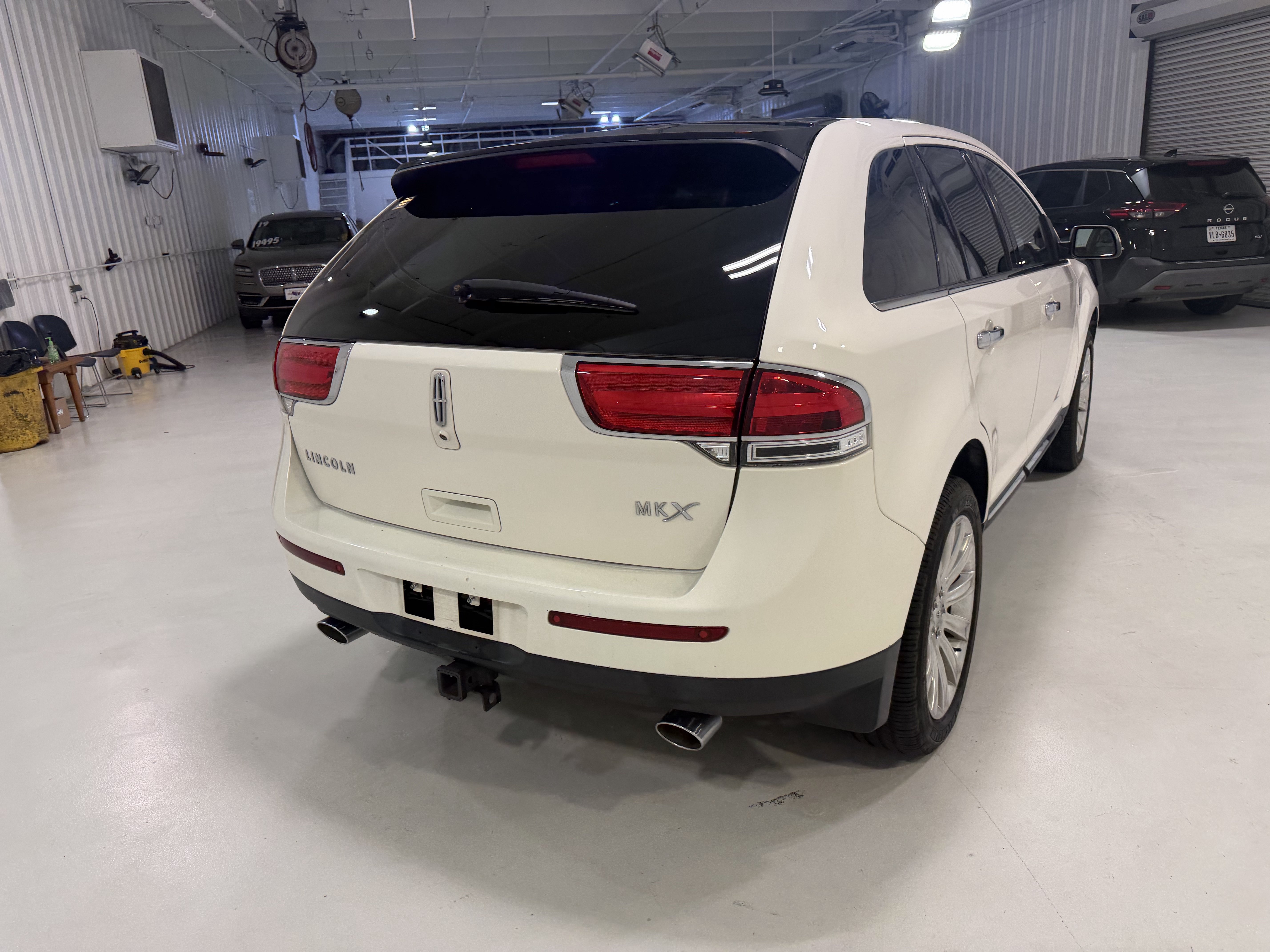Used 2012 Lincoln MKX FWD image 4