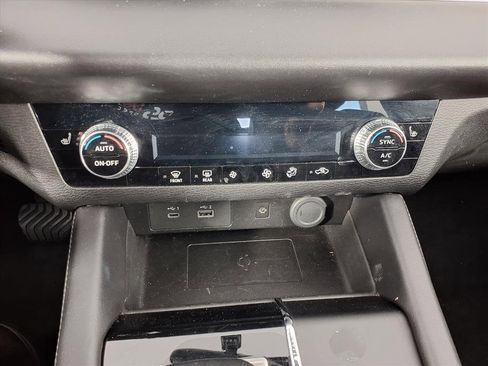 Used 2024 Mitsubishi Outlander SE Black Edition image 12