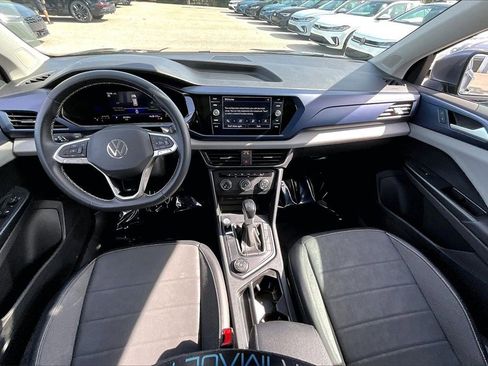 Certified 2022 Volkswagen Taos SE w/ Panoramic Sunroof Package image 3