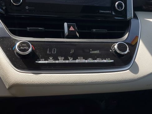 Used 2021 Toyota Corolla LE image 24