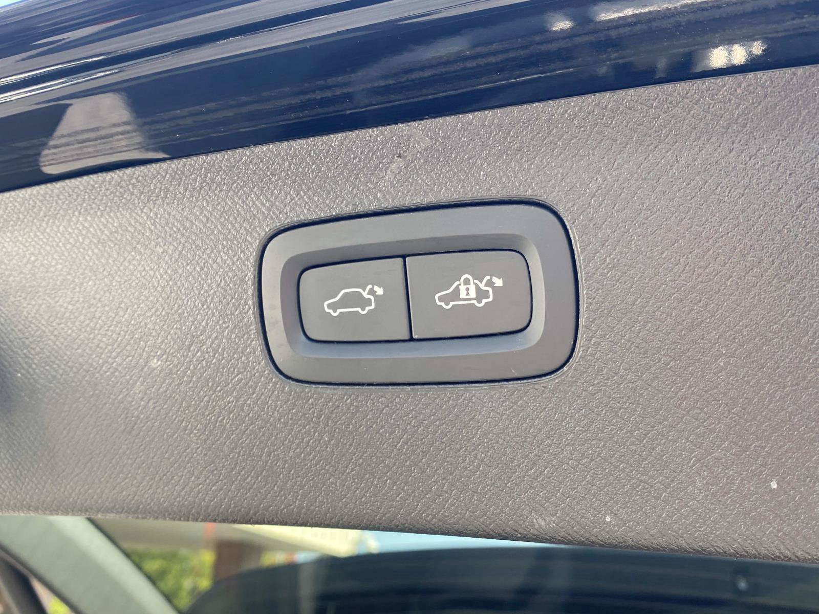 Used 2022 Volvo XC90 T6 Momentum w/ Climate Package AWD/4WD image 8