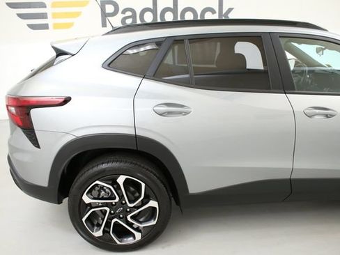 Used 2024 Chevrolet Trax RS w/ Sunroof Package FWD image 10