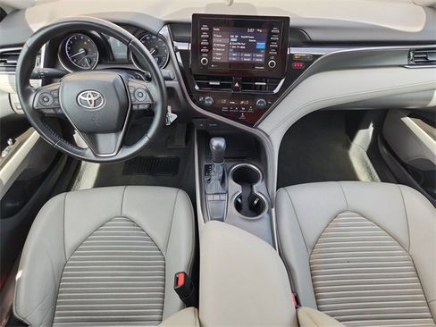 Used 2022 Toyota Camry SE image 18