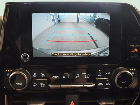 Used 2025 Toyota Highlander XSE AWD/4WD image 7