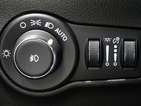 Used 2025 Jeep Compass Limited AWD/4WD image 13