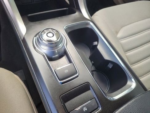 Used 2019 Ford Fusion SE FWD image 19
