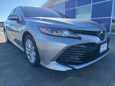 Used 2020 Toyota Camry LE image 1