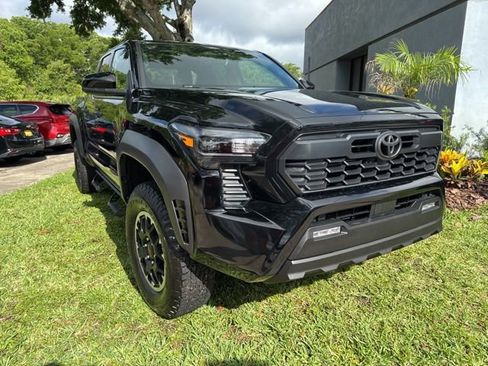 Used 2025 Toyota Tacoma TRD Off-Road AWD/4WD image 2