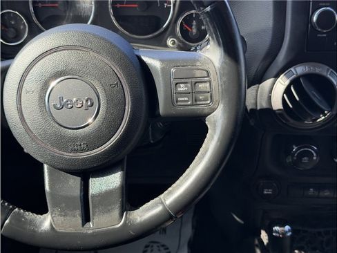 Used 2017 Jeep Wrangler Sport w/ Connectivity Group AWD/4WD image 31