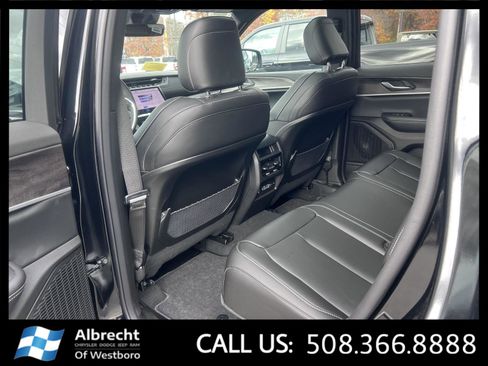 New 2025 Jeep Grand Cherokee Limited image 11