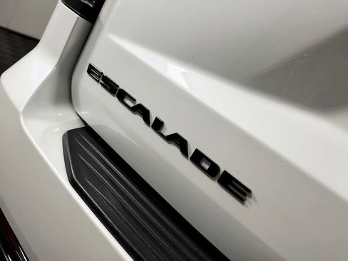 Used 2022 Cadillac Escalade Sport Platinum w/ Heavy-Duty Trailer Package AWD/4WD image 12