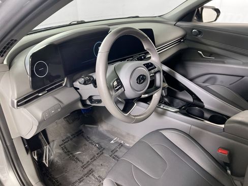 Used 2023 Hyundai Elantra SEL w/ Convenience Package FWD image 9