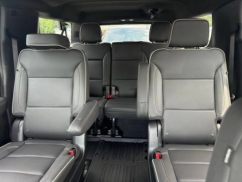 Used 2025 GMC Yukon XL Elevation w/ LPO, Yukon Black Package AWD/4WD image 4