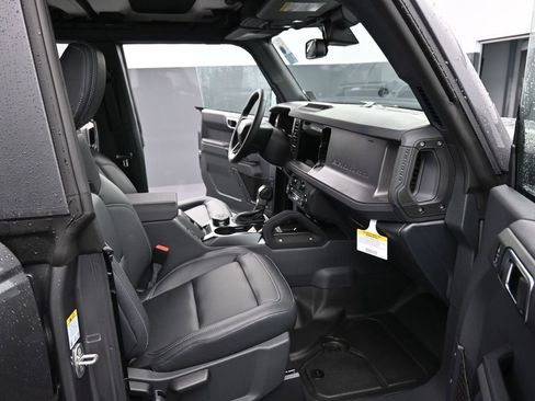 New 2025 Ford Bronco Badlands image 14
