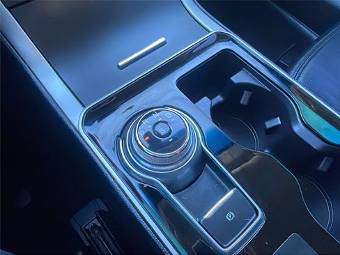 Used 2019 Ford Edge SEL image 28