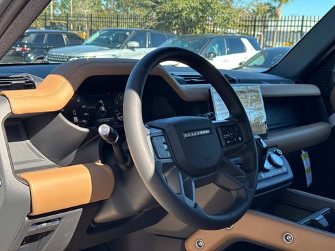 New 2025 Land Rover Defender 110 X-Dynamic SE image 22