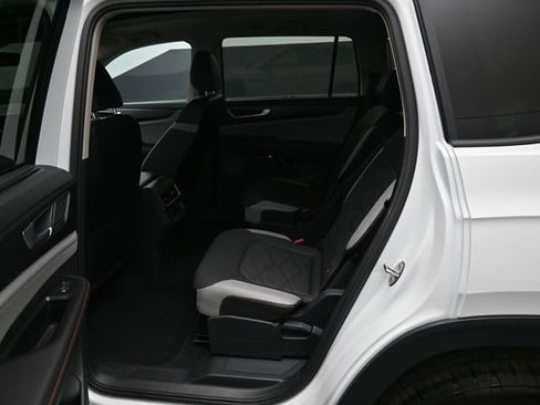 Used 2024 Volkswagen Atlas Peak Edition SE AWD/4WD image 29