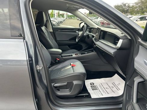 Used 2026 Volkswagen Tiguan SE AWD/4WD image 11