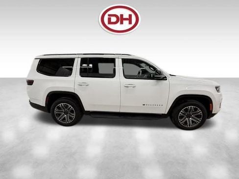 Used 2023 Jeep Wagoneer Series III w/ Preferred Equipment Group AWD/4WD image 2